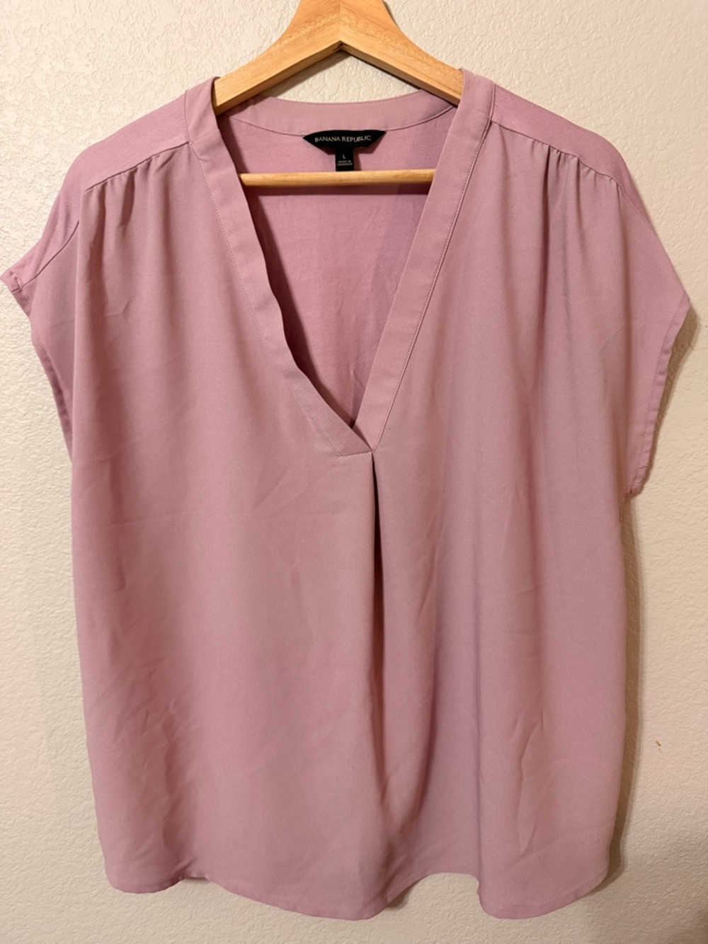 Banana Republic Women's Mauve V-Neck Pleated Blouse